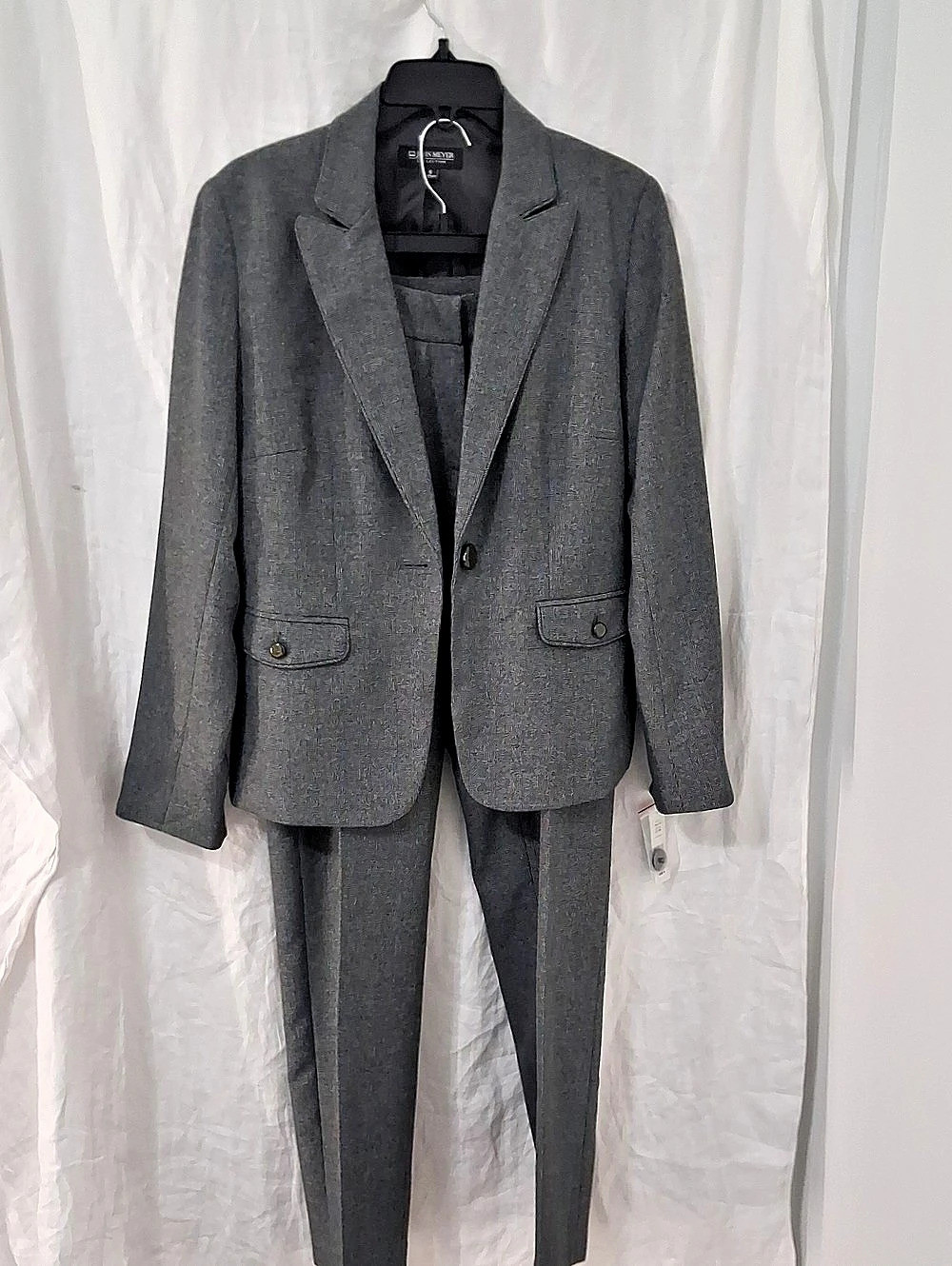 John Meyer Collection Women's Gray Two-Piece Suit New, Size 6